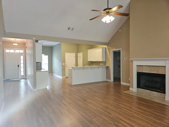 Building Photo - 1112 Windwood St