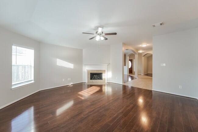 Foto del edificio - 3830 Lake Ballinger Ln