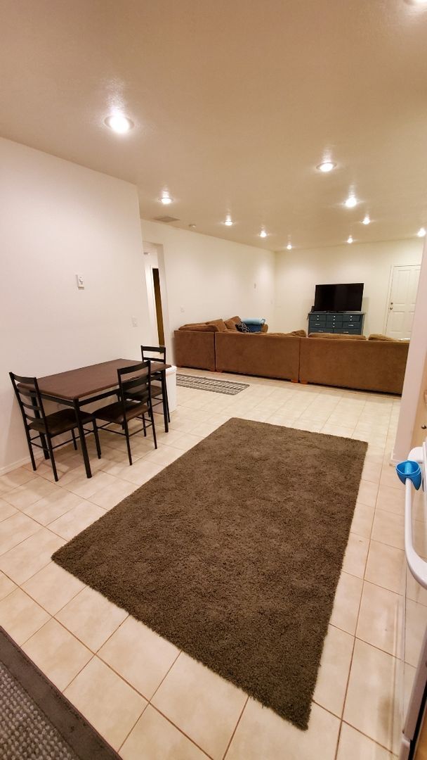 Foto del edificio - Basement Apartment For Rent!!