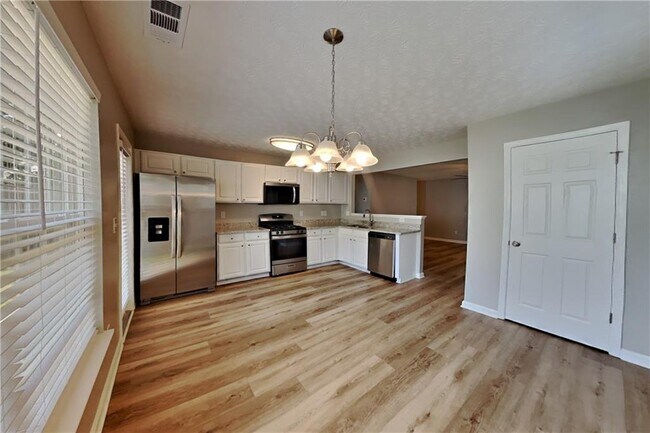 Foto del edificio - 76 Arrowhead Dr