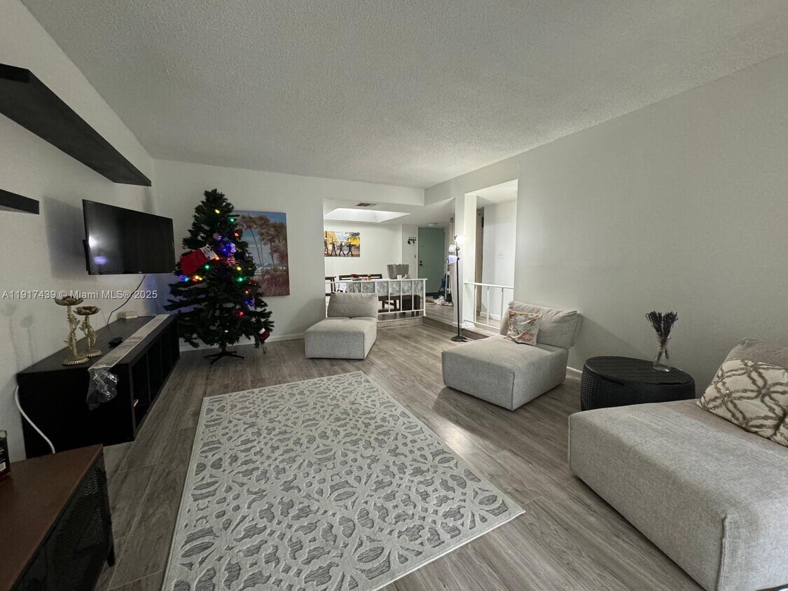 Foto principal - 3730 Inverrary Dr