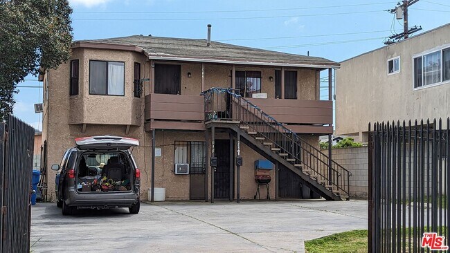 Foto del edificio - 832 W Imperial Hwy