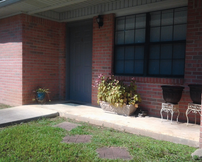 Building Photo - Pine Woods Apartments - West Blocton, AL