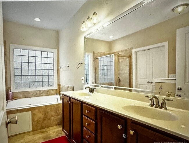 Foto del edificio - 4028 Lemuel Farm Rd