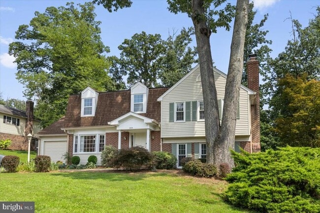 Building Photo - 2215 Loch Lomond Dr