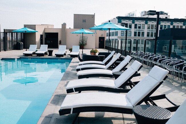 Foto del edificio - 4th and Main Apts DTLA ~Parking Included~ Great Specials ask for details! 1 App Fee Waived!