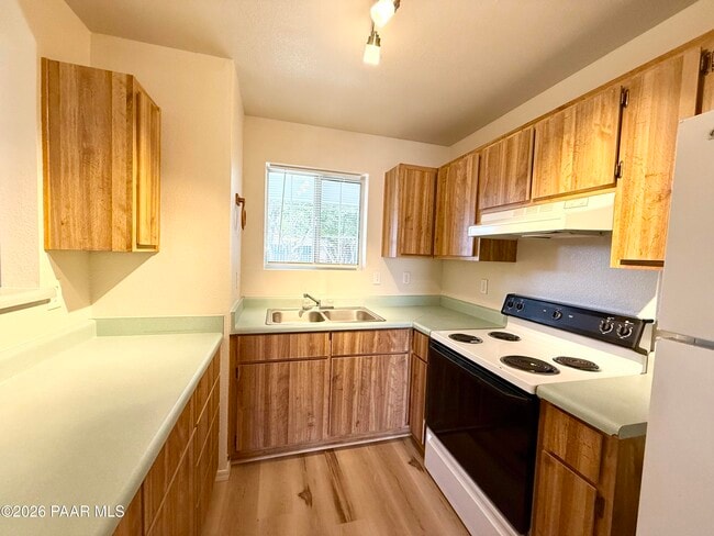 Building Photo - 3160 N Navajo Dr