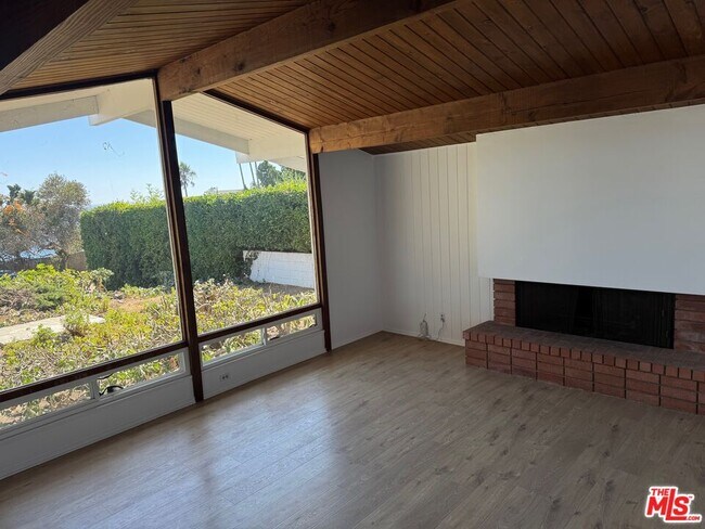 Building Photo - 31617 Broad Beach Rd