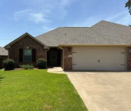 Building Photo - 4013 Stonebridge Dr