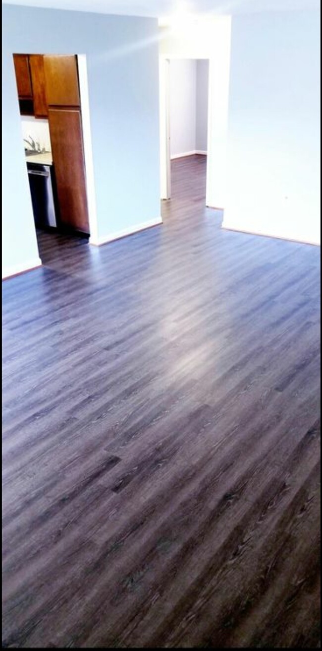 Foto del edificio - 123 E 8th St