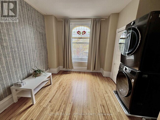 Photo du bâtiment - 117 Strathcona Ave
