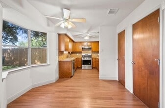 Building Photo - 5915 Ray Dr