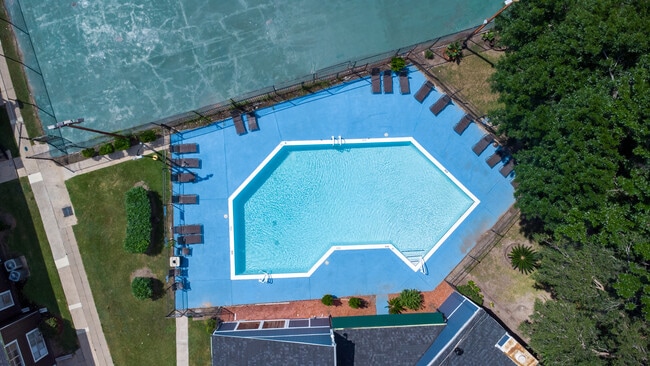 Pool - Buena Villa Apartments