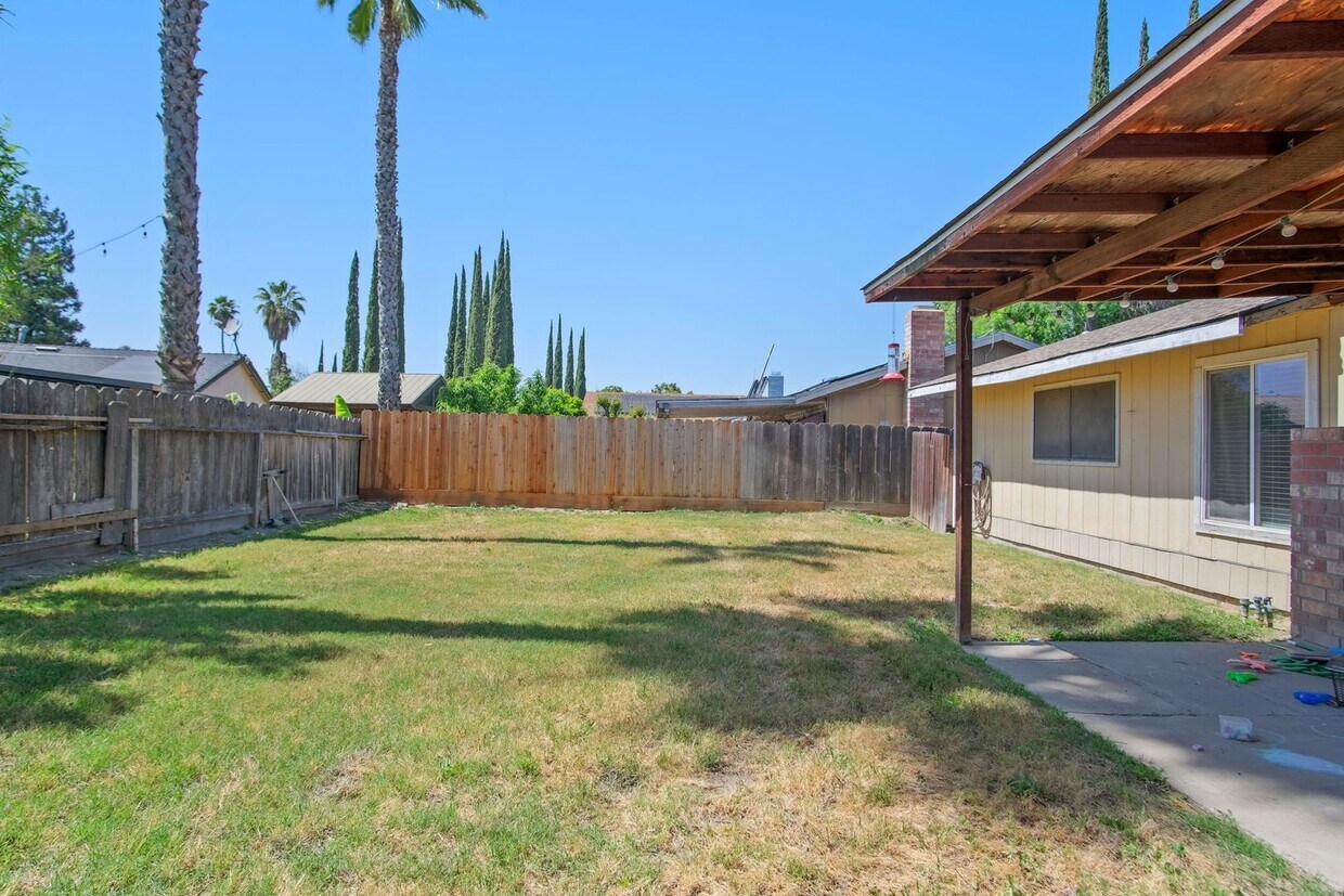 Building Photo - Coming Soon! Charming 3-bedroom, 2-bathroo...
