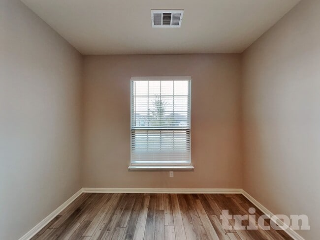 Building Photo - 125 Bush Dr