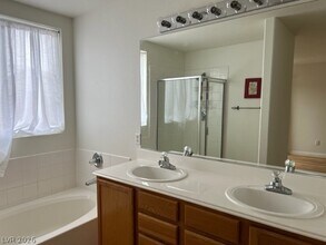 Building Photo - 10529 Majestic Beauty Ave