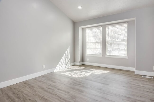 Foto del edificio - Gorgeous Four Bedroom Home, 2600 sq. ft., ...