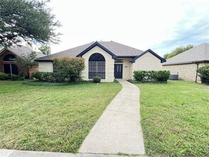 Building Photo - 204 Pear Tree Pl