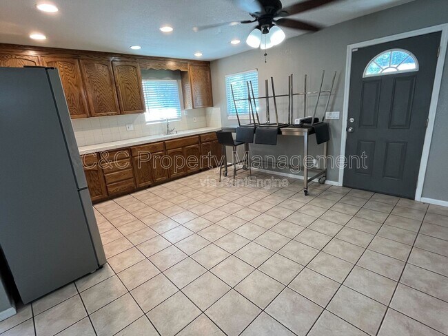 Foto del edificio - 35 W Emerson Ave