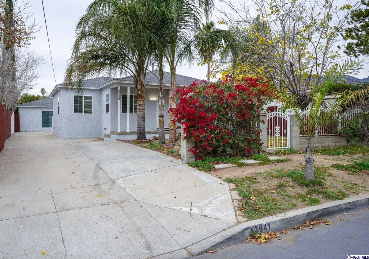 Primary Photo - 13943 Aztec St