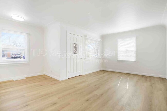 Photo - 1741 Newark St House