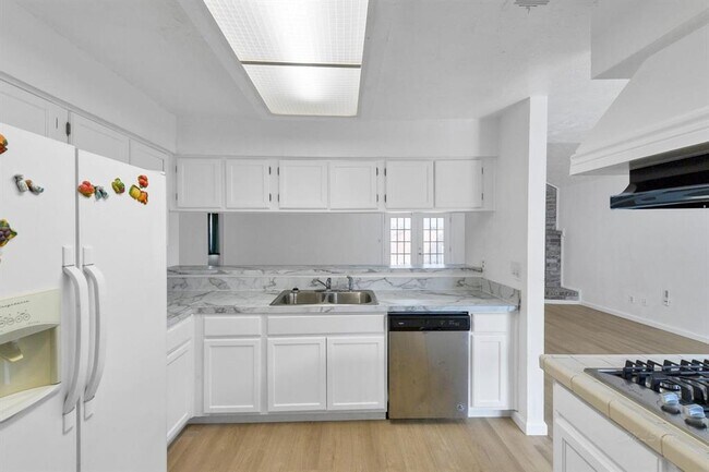 Foto del edificio - 11019 Willwood Dr
