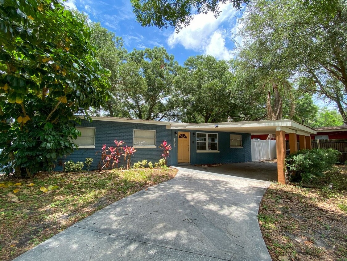 Primary Photo - 3 Bedroom Home for Rent in Tampa!