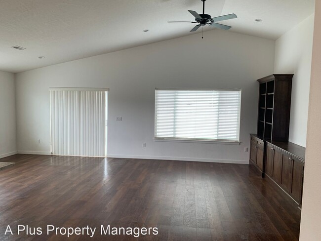 Building Photo - 3 br, 2 bath House - 545 W Ashworth Lane
