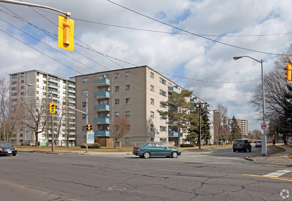 Sandalwood Manor Apartments 1020 Trudelle St Toronto, ON