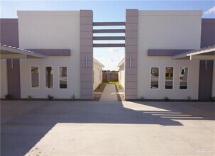 Building Photo - 30 W Kenwood St