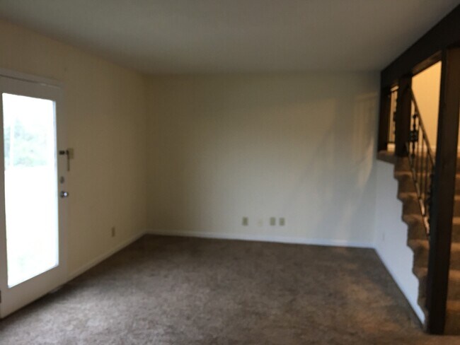 Building Photo - 2110 Ashland City Rd