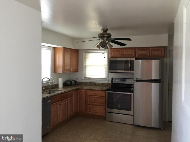 Building Photo - 9621 Autoville Dr