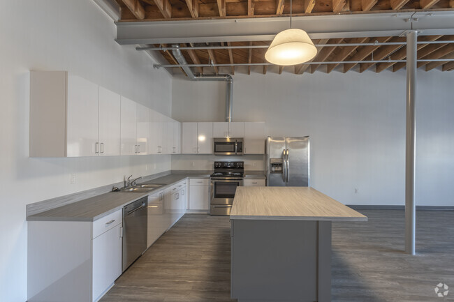 Loft, 1 BA - 1045 SF - Lofts at 734 University Ave