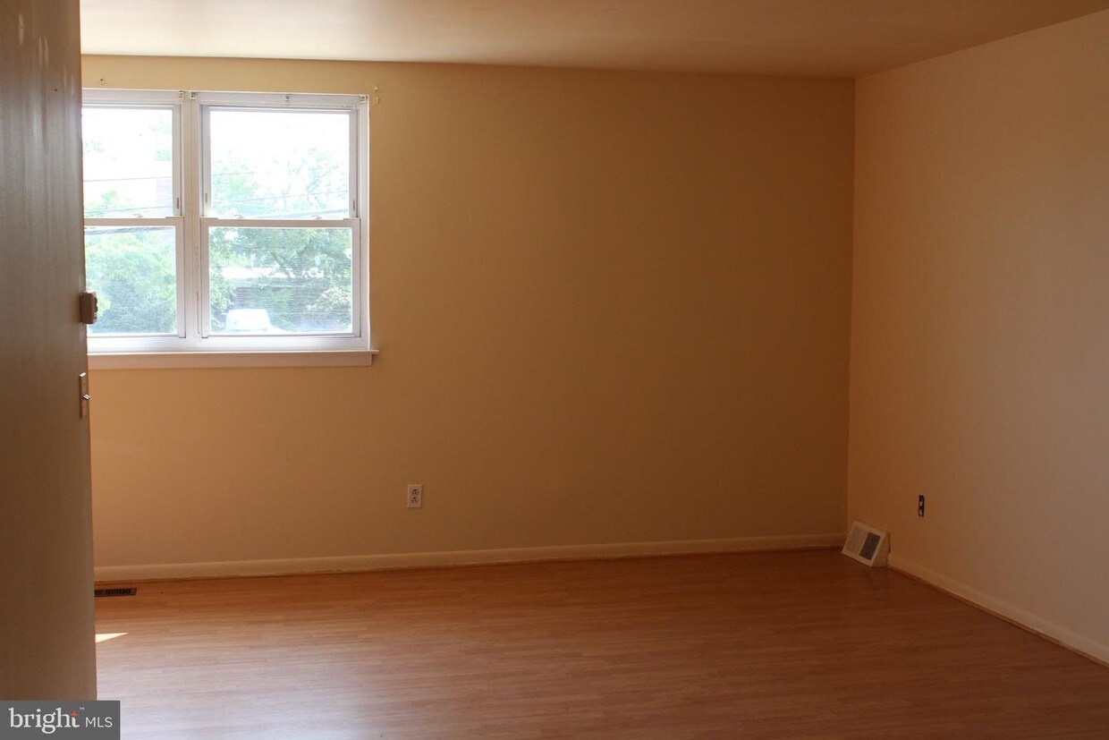 721 Red Lion Rd, Philadelphia, PA 19115 House for Rent in