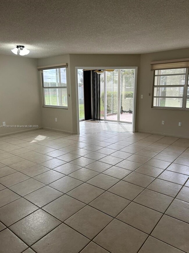 Foto del edificio - 2277 SE 27th Dr