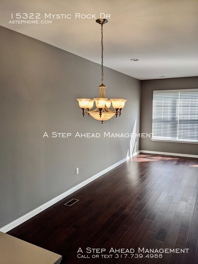 Foto del edificio - 15322 Mystic Rock Dr