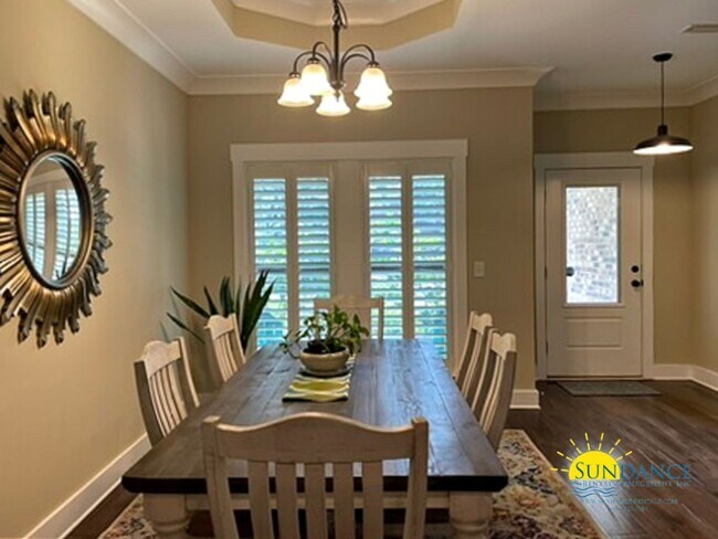 Foto del edificio - Water view from your front porch, this 4 b...