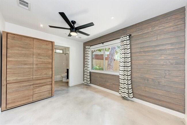 Building Photo - 1700 Antler Dr