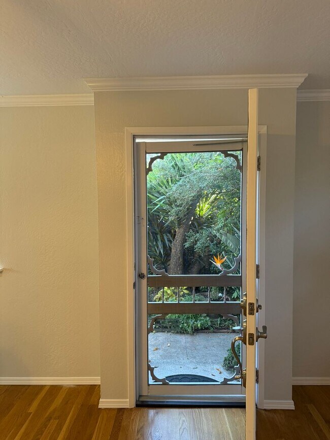 Foto del edificio - Beautiful, well maintained 2 BR/ 1 Bathroo...