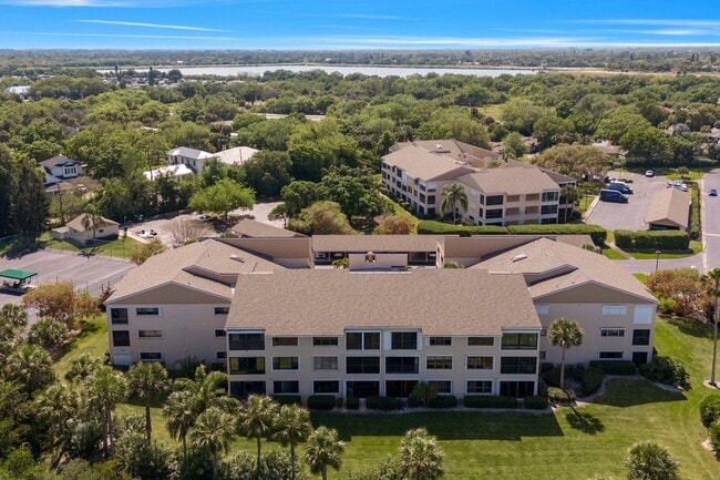 Building Photo - 6165 S Mirror Lake Dr