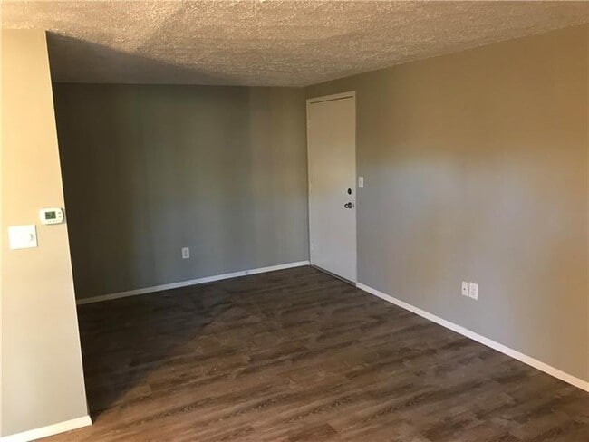 Building Photo - 956 Woodhollow Dr