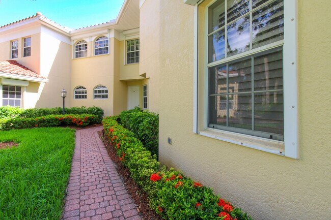 Building Photo - ** ANNUAL UNFURNISHED 3 BED/2 BATH FIRST F...