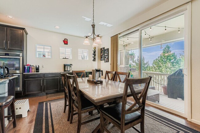 Foto del edificio - GORGEOUS 4 BED/3.5 BATH IN CHARMING ANTHEM...
