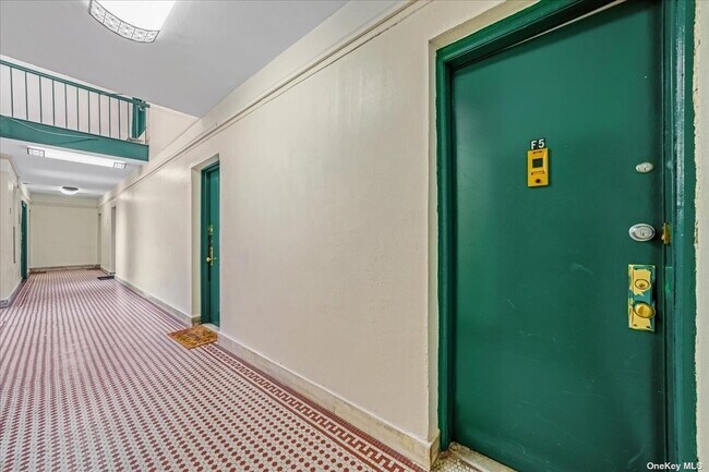 Foto del edificio - 185 E 163rd St