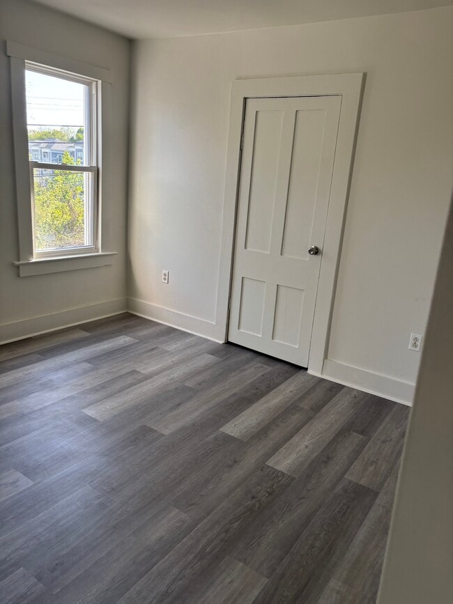Building Photo - 40 Woodside Ave