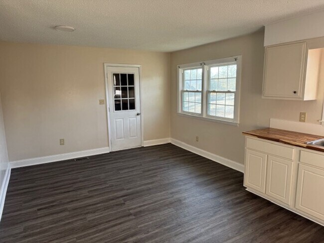 Foto del edificio - 303 Tall Pine Road