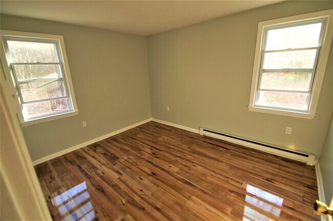 Building Photo - 2 Wells Village Cir