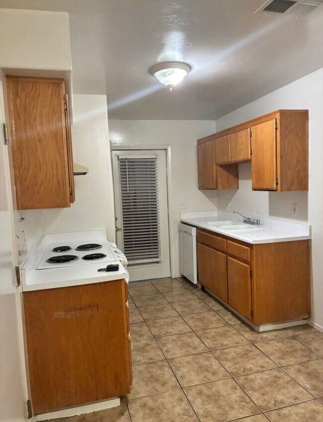 Building Photo - 5117