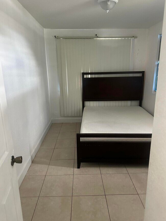 Foto del edificio - 1511 NE 32nd St