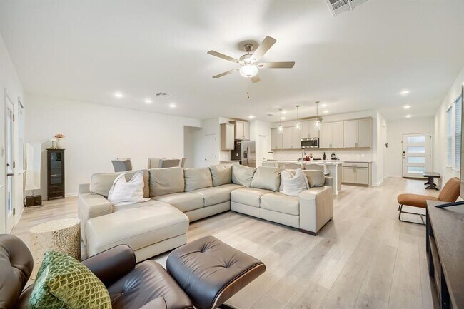 Building Photo - 1809 Lorant Ln